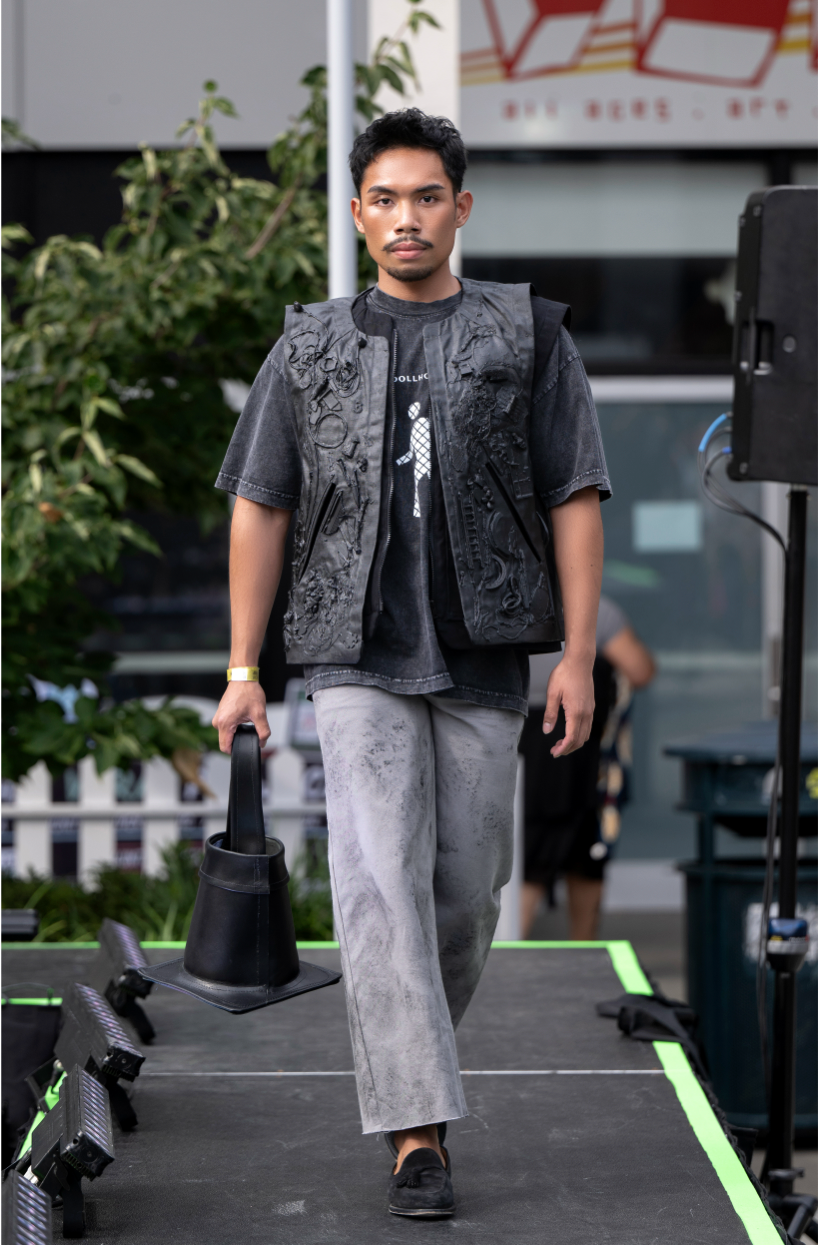 Archeology Vest Black